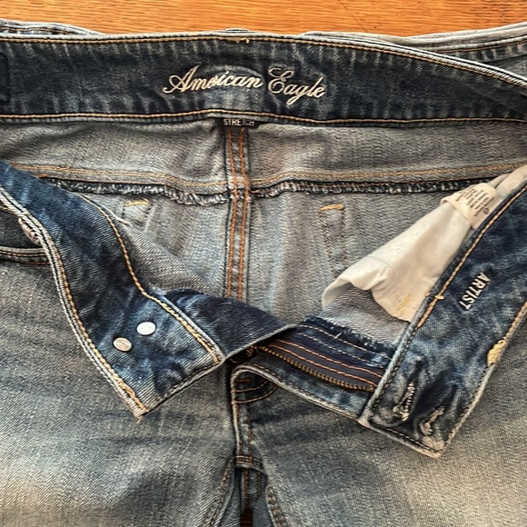 American Eagle women’s Artist jeans - Picture 2 of 5